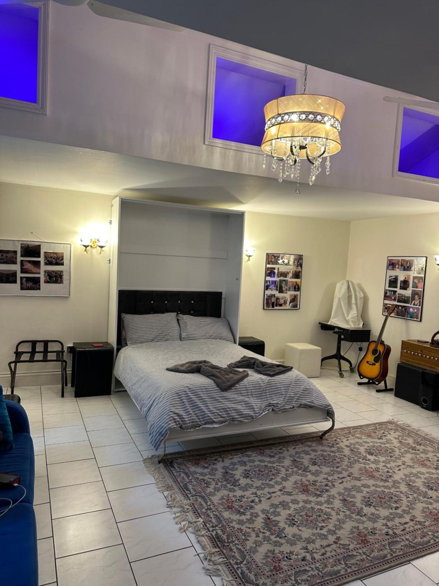 Amazing Gantshill Studio Annexe & Free Parking レッドブリッジ エクステリア 写真