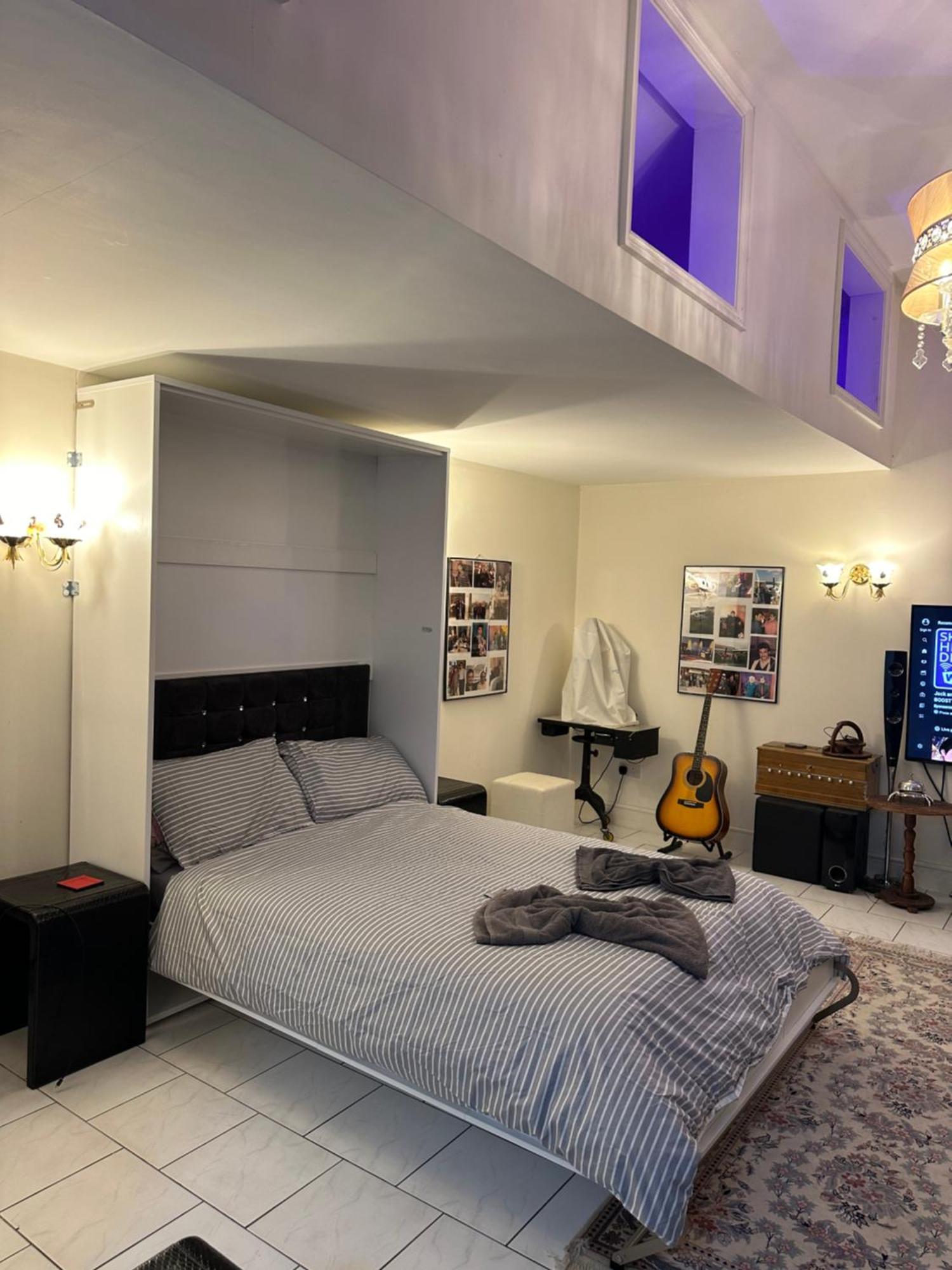 Amazing Gantshill Studio Annexe & Free Parking レッドブリッジ エクステリア 写真